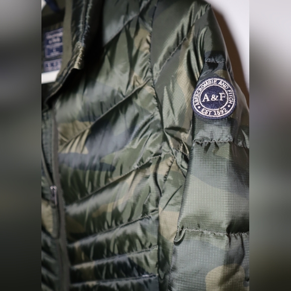 New A&F Lightweight Down-Filled Packable Puffer Jacket OLIVE CAMO - Picture 7 of 12